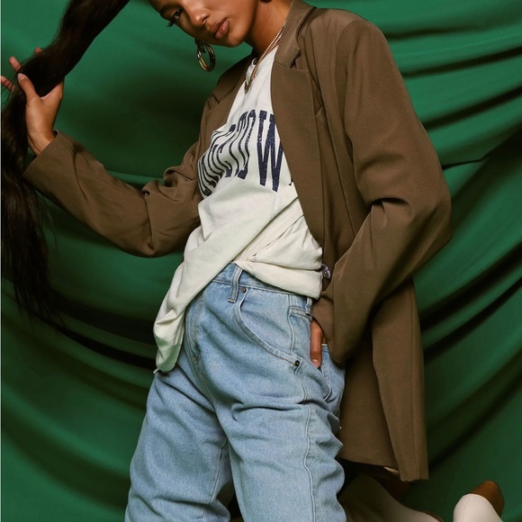 Fashion Nova- Oversized Blazer in Olive - Picture 2 of 5